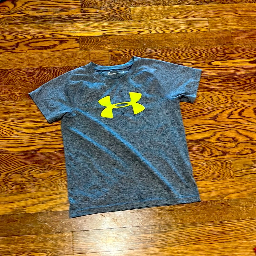 Under Armour size 7 boys shirt